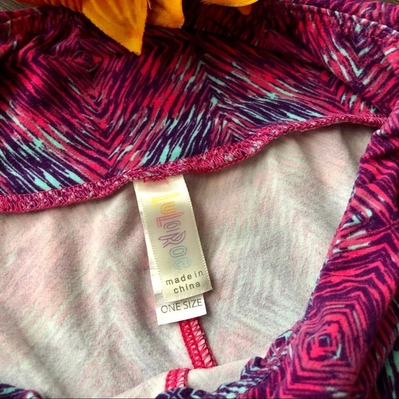 🦋B2G1🦋LuLaRoe Diamond Aztec Print Leggings OS - Picture 6 of 7